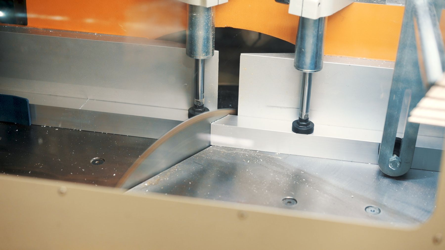 automatyczna-pila-tasmowa-metcor-a550 (1).jpg