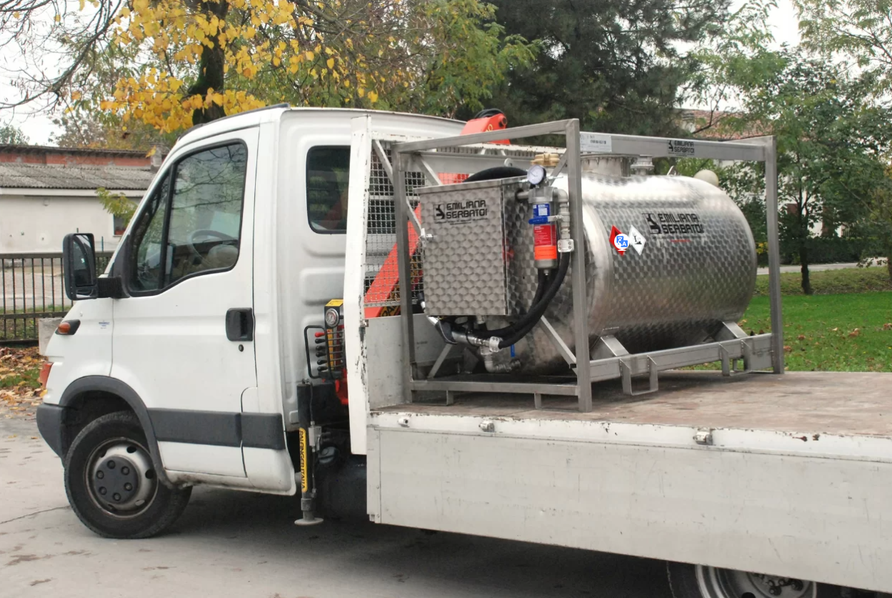 mobilny_zbiornik_paliwo_910l_4